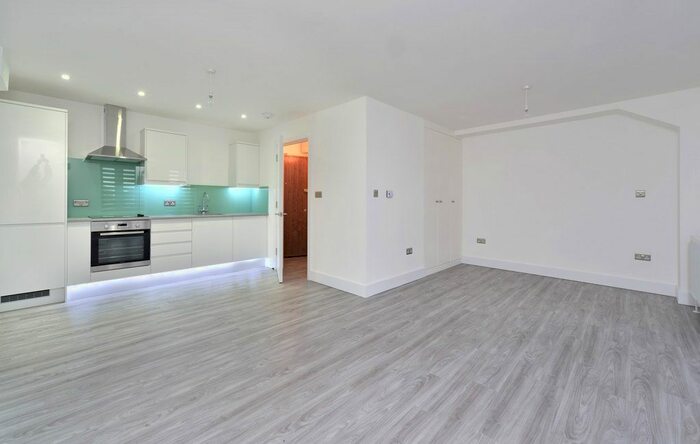 Studio To Rent In Pearl House, Millennium Place, Bethnal Green, London, E2