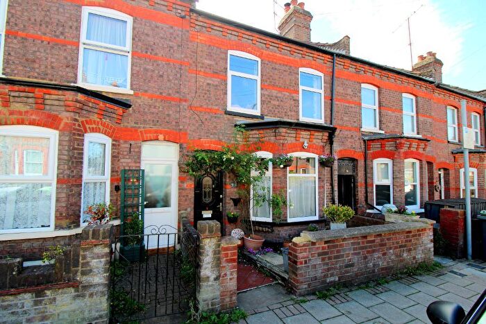 4 Bedroom Terraced House For Sale In Clarendon Road, High Town, Luton, Bedfordshire, LU2