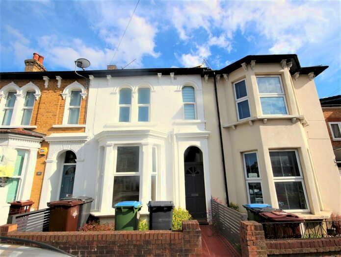 1 Bedroom Flat To Rent In Granville Road, London, E17