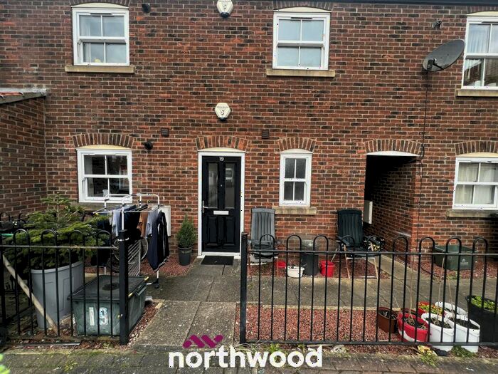 2 Bedroom Flat To Rent In Rainbow Close, Thorne, Doncaster, DN8