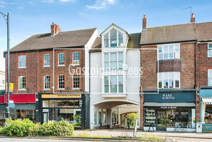 Apartment To Rent In King Georges Walk, Esher, KT10