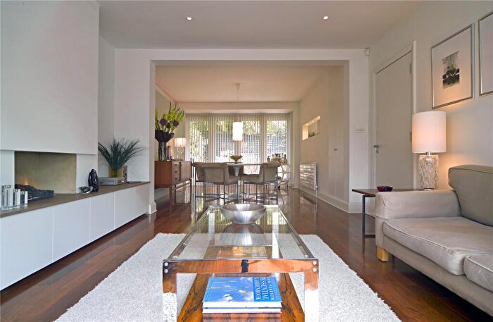 4 Bedroom Semi-Detached House To Rent In Rusham Road, SW12