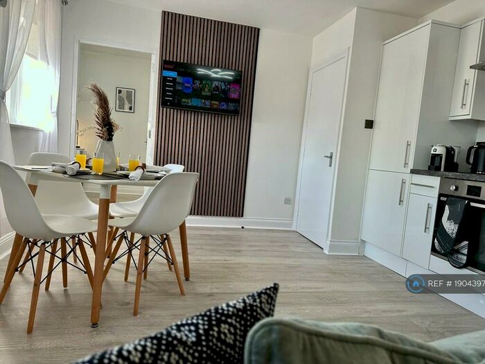 1 Bedroom Flat To Rent In Palm Court, Bournemouth, BH1