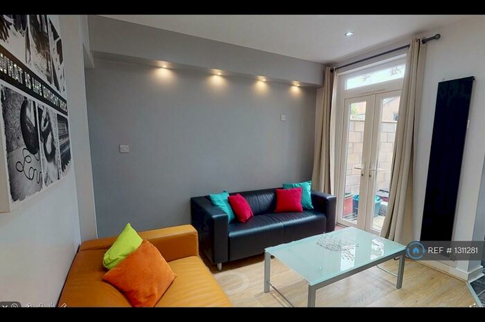 4 Bedroom Terraced House To Rent In Elliott Street, Newcastle-Under-Lyme, ST5