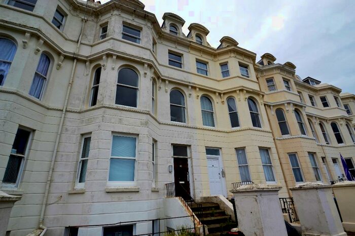 Studio To Rent In South Terrace, Littlehampton, BN17