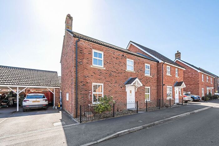 3 Bedroom Semi-Detached House For Sale In Bilberry Gardens, Mortimer, Reading, Berkshire, RG7