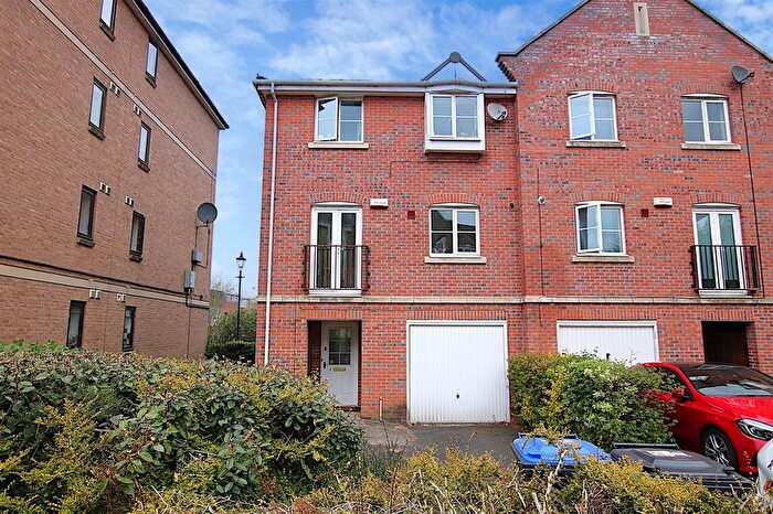 4 Bedroom End Of Terrace House For Sale In Henry Bird Court, Northampton, NN4