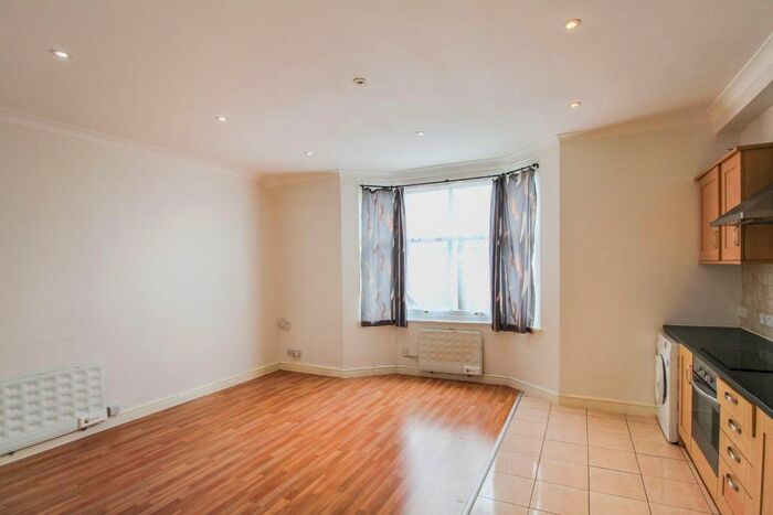 1 Bedroom Flat To Rent In London Road, Enfield, EN2