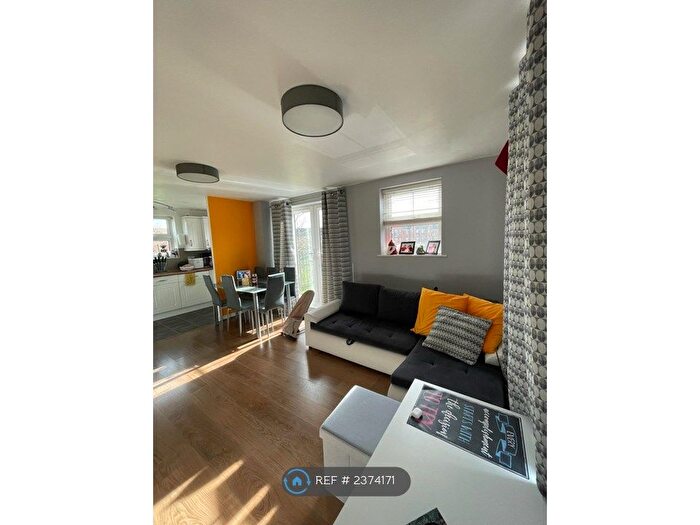 2 Bedroom Flat To Rent In Drakes Avenue, Leighton Buzzard, LU7