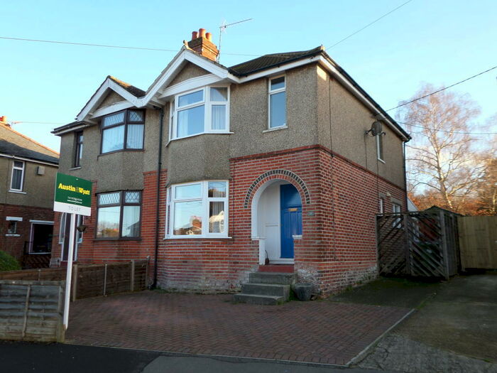 3 Bedroom Semi-Detached House To Rent In Drake Road, Bishopstoke, SO50