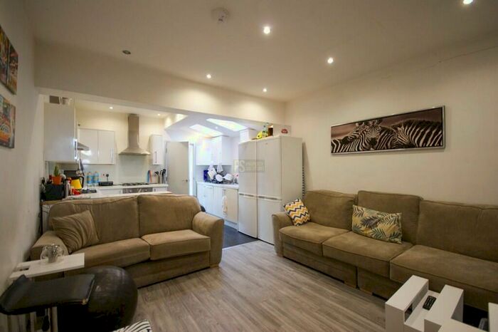 8 Bedroom Terraced House To Rent In Rookery Road - Bath Student Property, B29