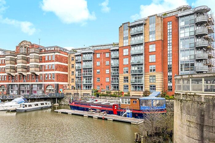 2 Bedroom Apartment To Rent In City Centre, Custom House, BS1
