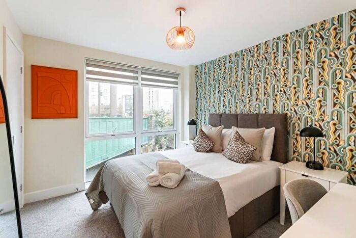 2 Bedroom Flat To Rent In Wellesley Court, Rockingham Street, London, SE1