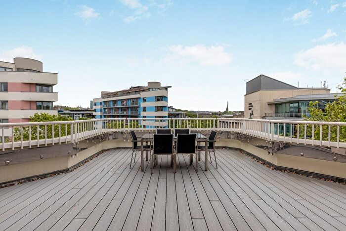 3 Bedroom Flat For Sale In Hannover Quay, Bristol, BS1