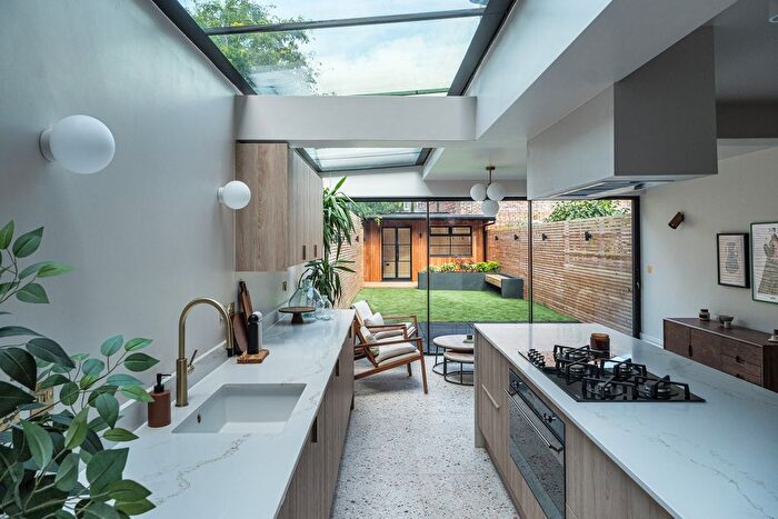 4 Bedroom Terraced House For Sale In Mayola Road, London, E5