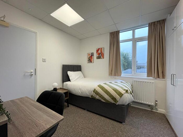 Studio To Rent In Wilbury Villas -, S52