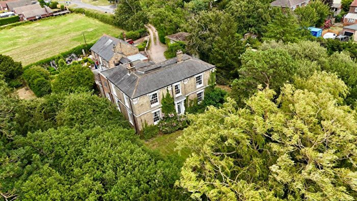 6 Bedroom Detached House For Sale In Vicarage Lane, North Killingholme, DN40