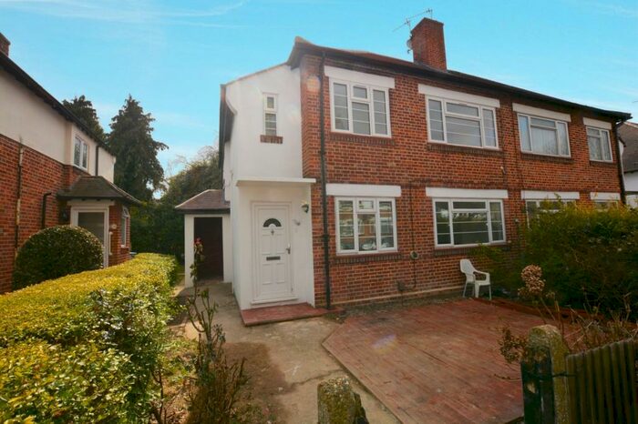 2 Bedroom Property To Rent In Alexandra Close, HA2