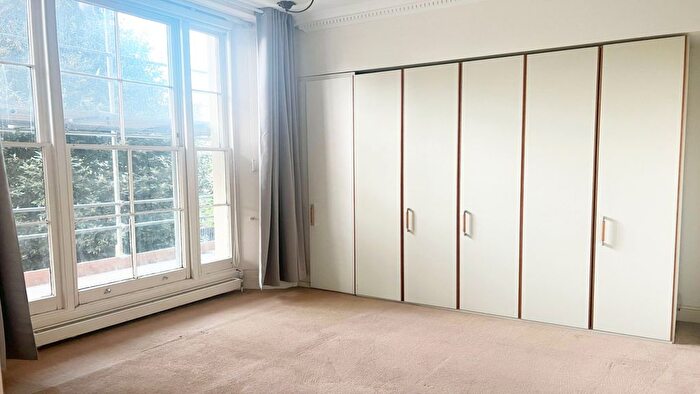 2 Bedroom Flat To Rent In Albert Terrace, NW1