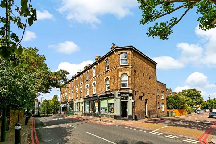 2 Bedroom Flat To Rent In Mortlake Terrace, Kew, Richmond, TW9