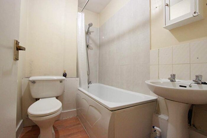 1 Bedroom Flat To Rent In North End Road, London, W14