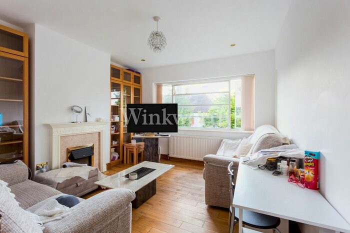 2 Bedroom Flat To Rent In Ossulton Way, London, N2