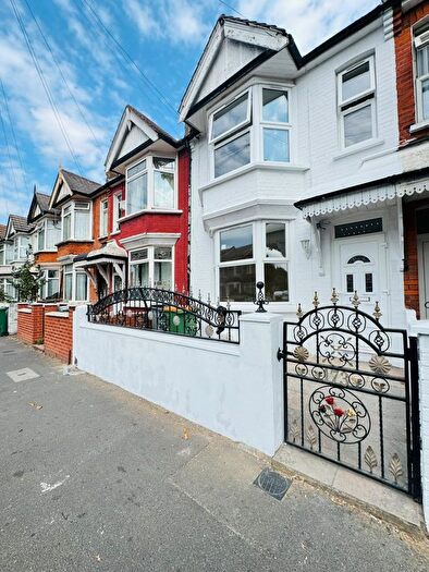 3 Bedroom Terraced House For Sale In Boundary Road, London, London, E13