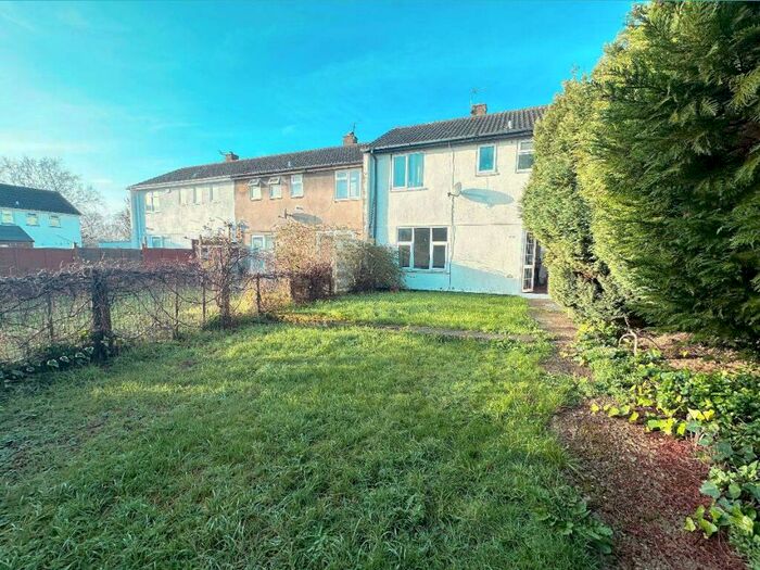 4 Bedroom House To Rent In Warren Crescent, OX3
