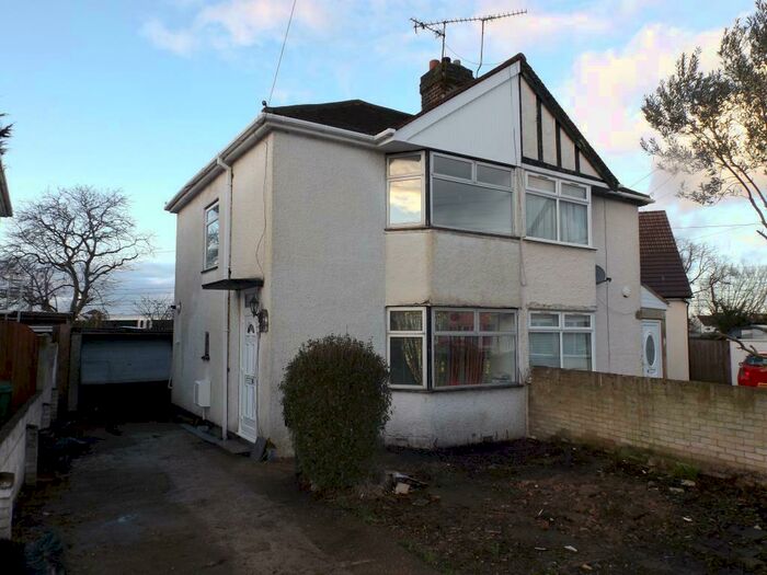 2 Bedroom Semi-Detached House To Rent In Slough, Berkshire, SL1