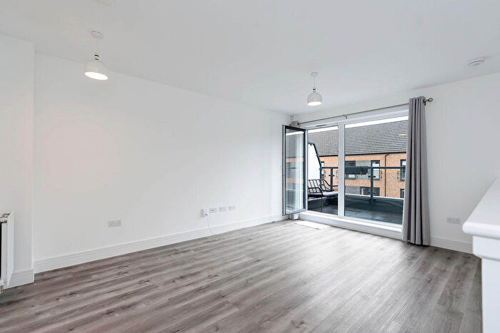 3 Bedroom Duplex To Rent In L – Gilroy Road, Edinburgh, EH6