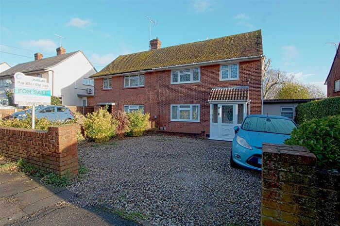 3 Bedroom Semi-Detached House For Sale In Kennel Lane, Billericay, CM12