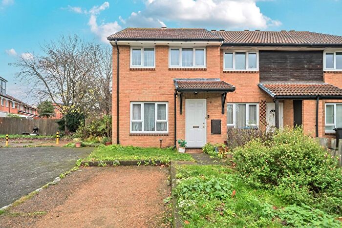 3 Bedroom End Terrace House For Sale In Sutherland Drive, London, SW19