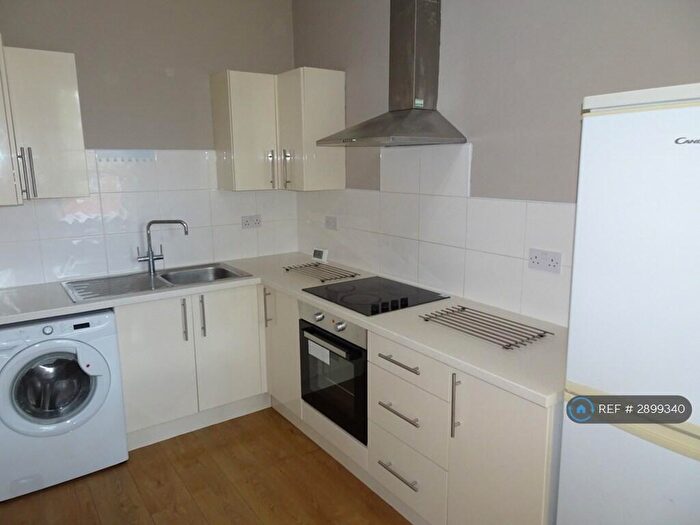 1 Bedroom Flat To Rent In Portland Crescent, Manchester, M13