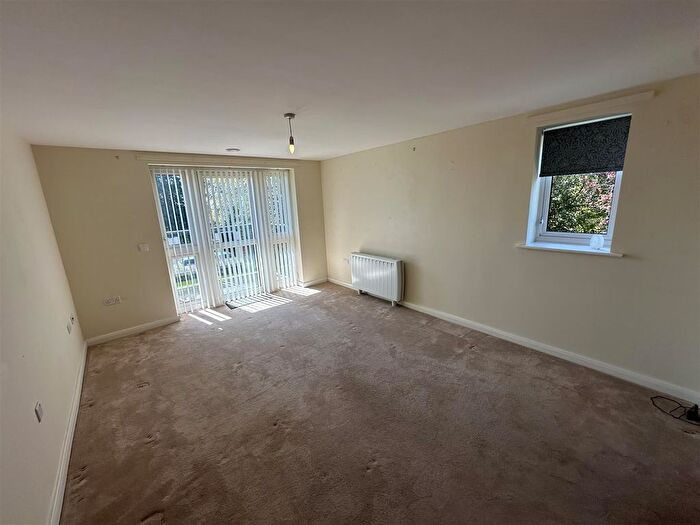 2 Bedroom Flat For Sale In Chestnut Court, Bridlington, YO16