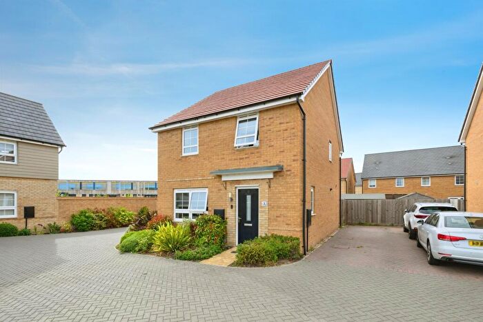 4 Bedroom Detached House For Sale In Meadley Place, Hampton Water, Peterborough, PE7