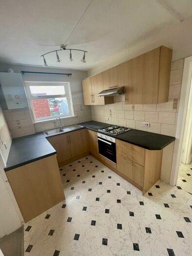2 Bedroom Flat To Rent In Two Bedroom Apartment - Castle Lane - &#;. Pcm, BH9