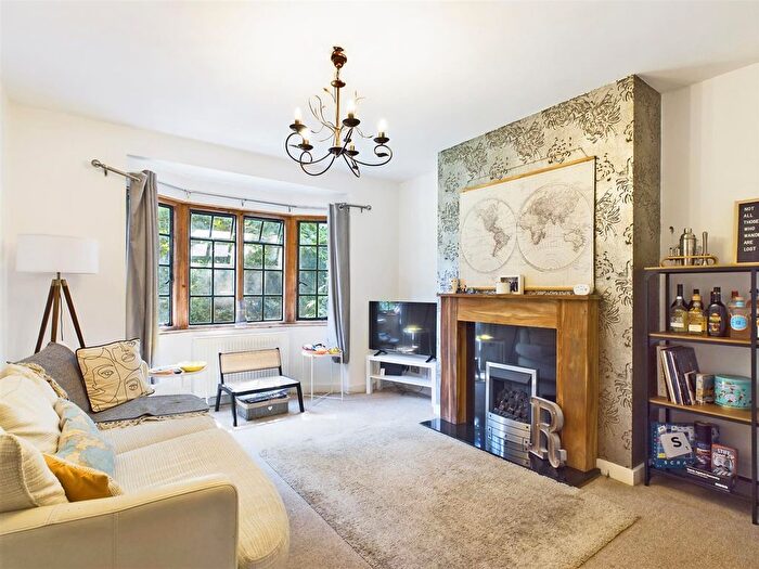 3 Bedroom Flat To Rent In Castle Way, Feltham, TW13