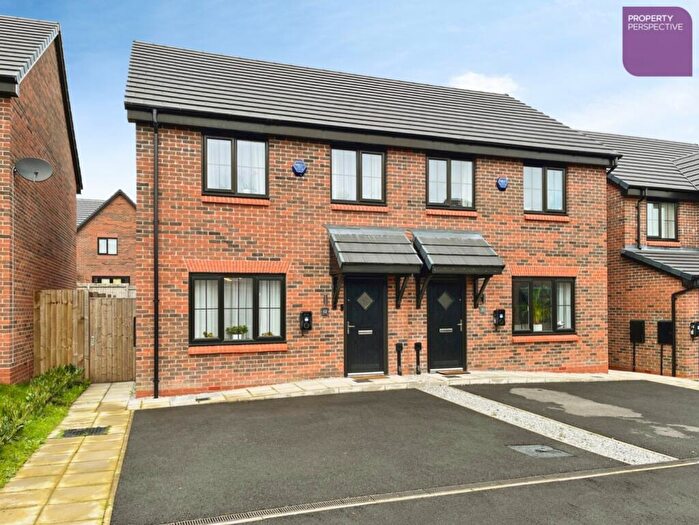 3 Bedroom Semi Detached House For Sale In Bridleway Close, Bury, BL8