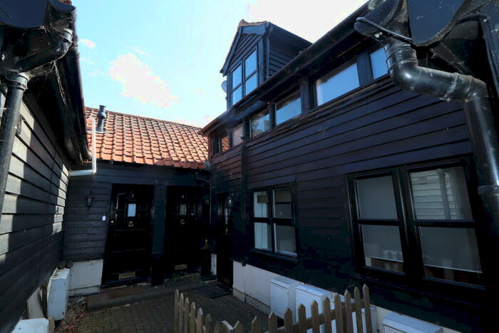 1 Bedroom Cottage To Rent In Coxtie Green - Brentwood, CM14