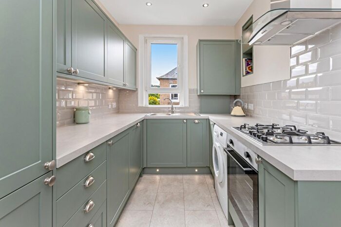 3 Bedroom Flat For Sale In Macdowall Road, Blackford, Edinburgh, EH9