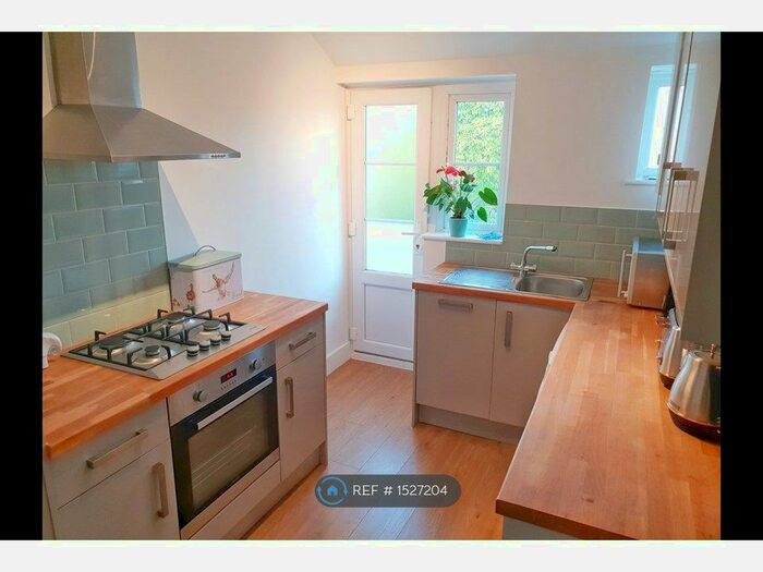 2 Bedroom Flat To Rent In Churchview Road, Twickenham, TW2