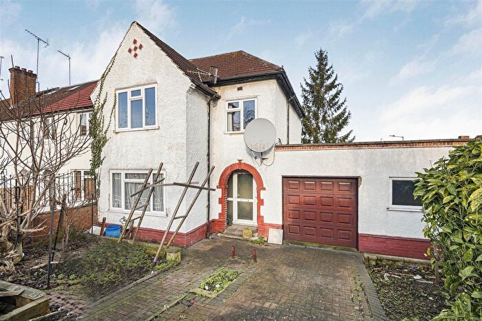 3 Bedroom End Of Terrace House For Sale In Crest Road, Neasden, NW2