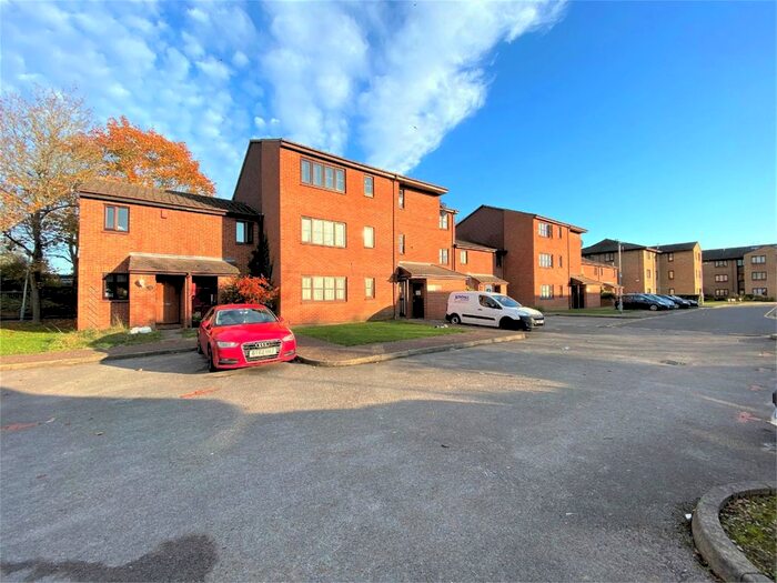 Studio To Rent In Verona Close, Uxbridge, UB8