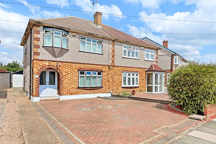 3 Bedroom Semi-detached House For Sale In Moray Way, Romford, RM1