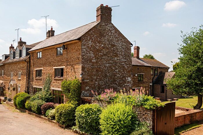5 Bedroom Detached House For Sale In Middleton Cheney, Banbury, Northamptonshire, OX17