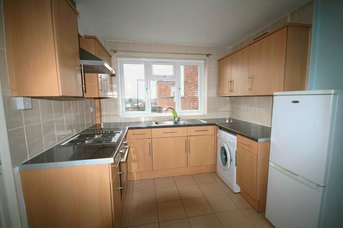 2 Bedroom Maisonette To Rent In Station Lane, Hornchurch, RM12