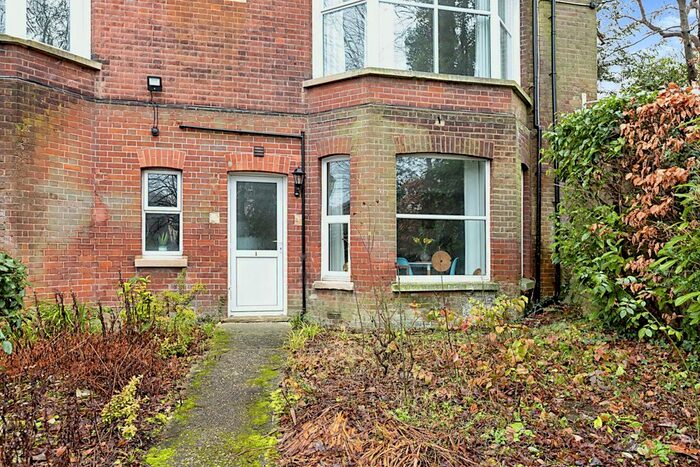 1 Bedroom Flat To Rent In Frant Road, Tunbridge Wells, Kent, TN2