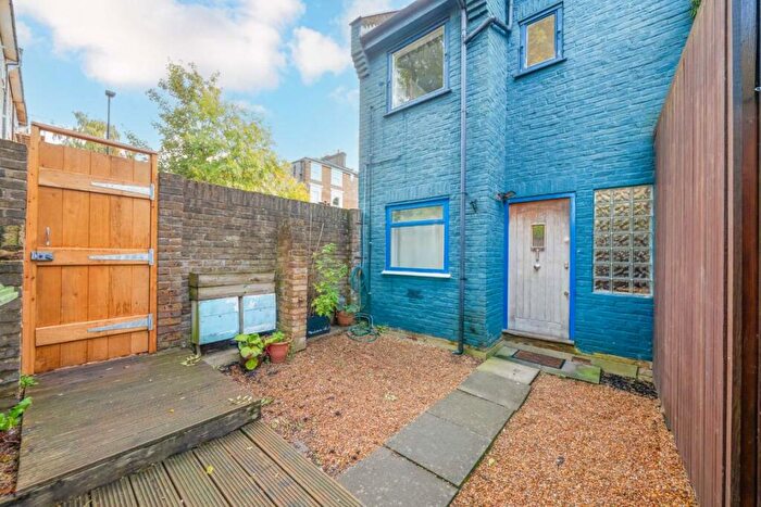 3 Bedroom House To Rent In Murray Mews, Camden, NW1