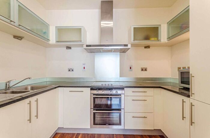 1 Bedroom Flat For Sale In Discovery Dock, Canary Wharf, London, E14
