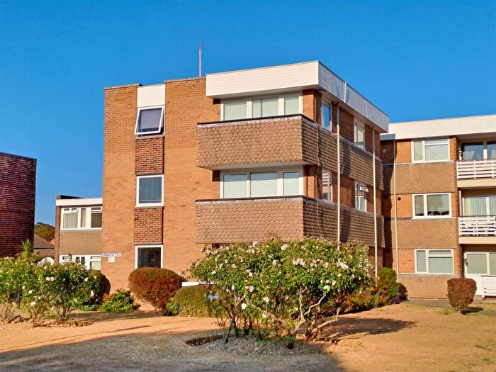 2 Bedroom Apartment For Sale In Donnington Place, Woodlands Avenue, Rustington, BN16